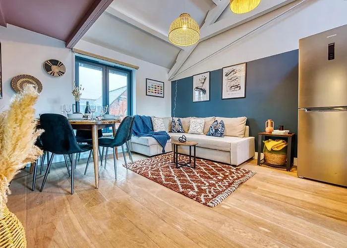 Ashcroft Loft By Timeless Stays - Stunning 3 Bedroom, 2 Bathrooms, Charming Central Apartment Featuring A Balcony