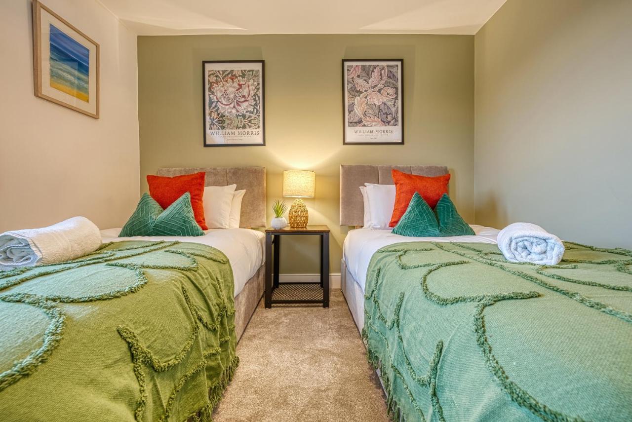 Ashcroft Loft: 3-bedroom With Balcony