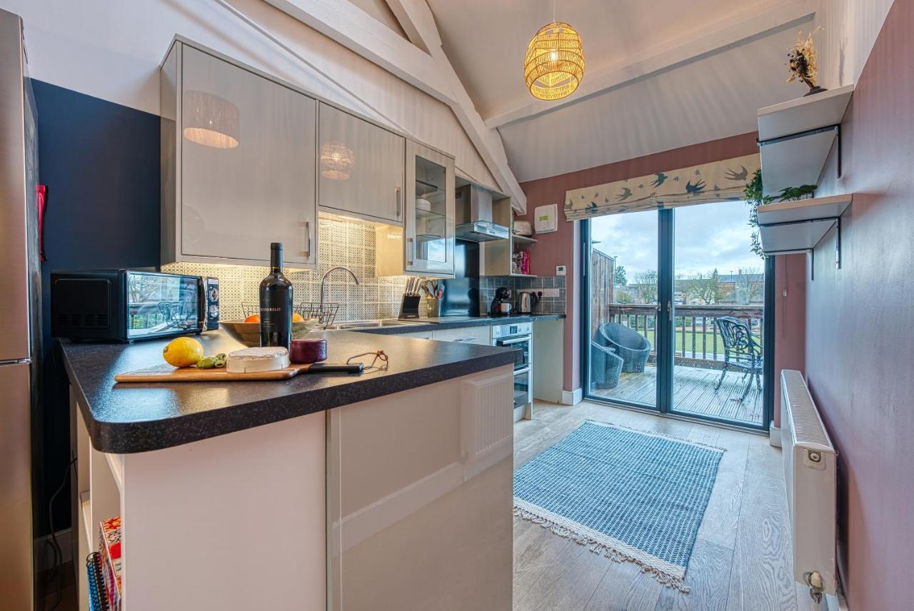 Ashcroft Loft: 3-bedroom With Balcony Apartment