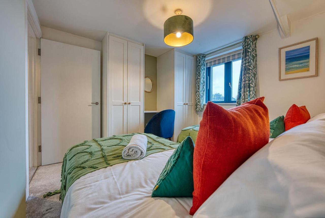 Ashcroft Loft: 3-bedroom With Balcony