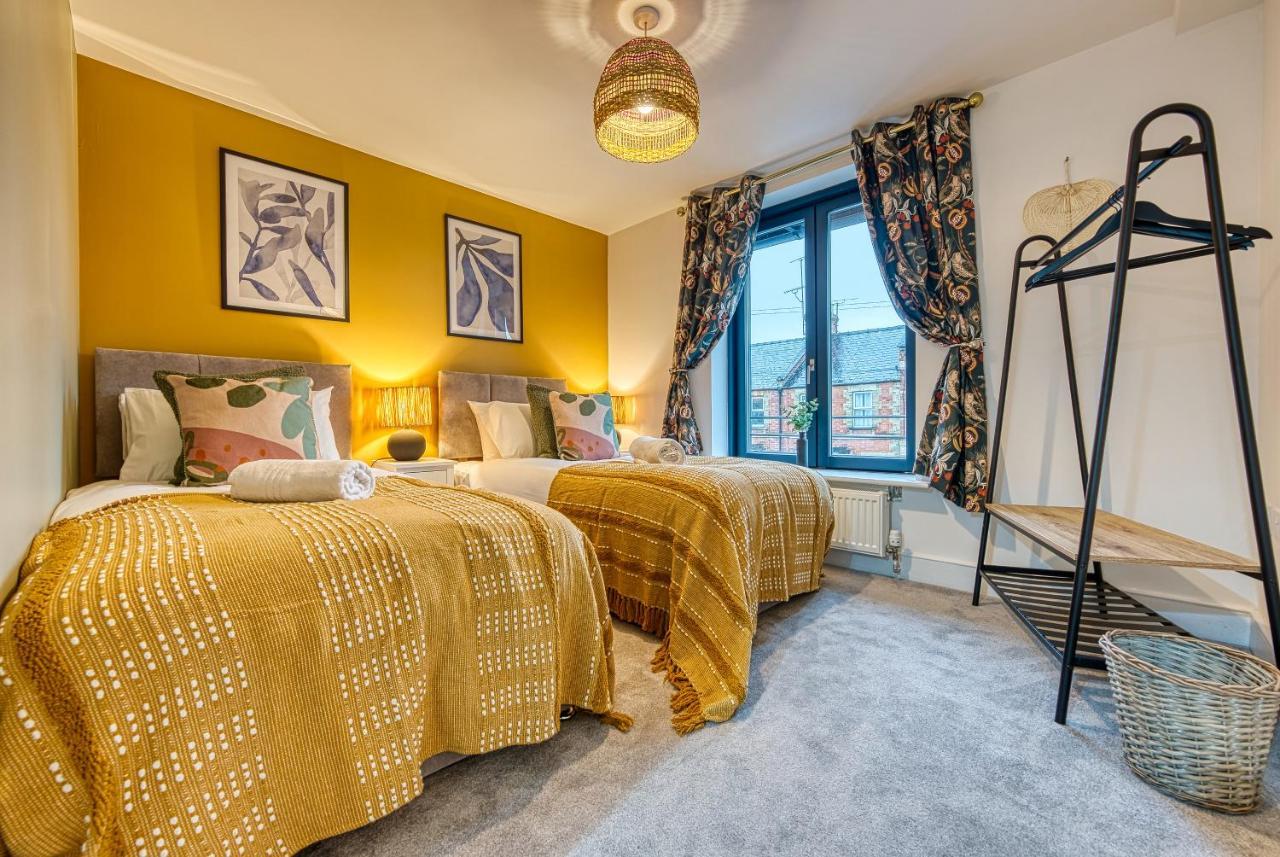 Ashcroft Loft: 3-bedroom With Balcony * Cirencester