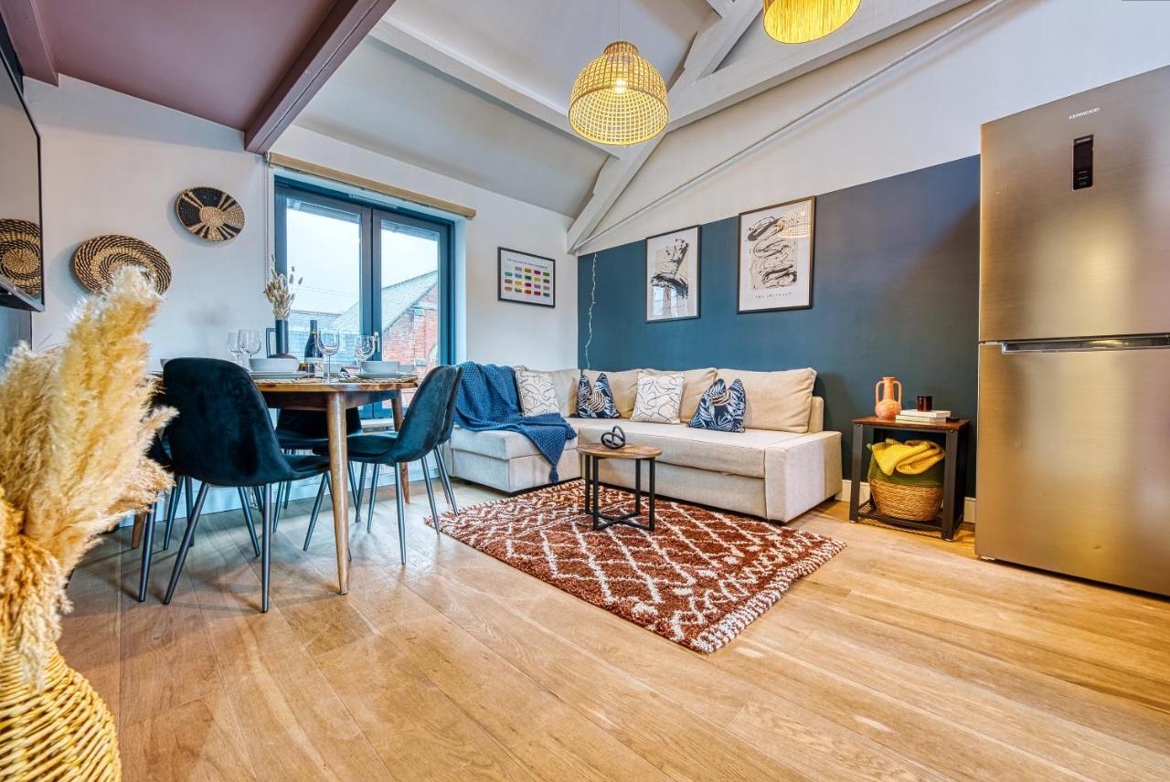 Ashcroft Loft: 3-bedroom With Balcony