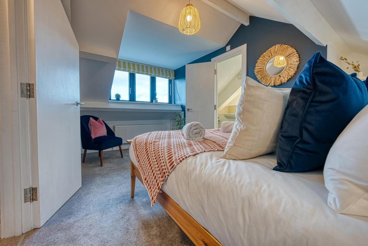 Ashcroft Loft: 3-bedroom With Balcony