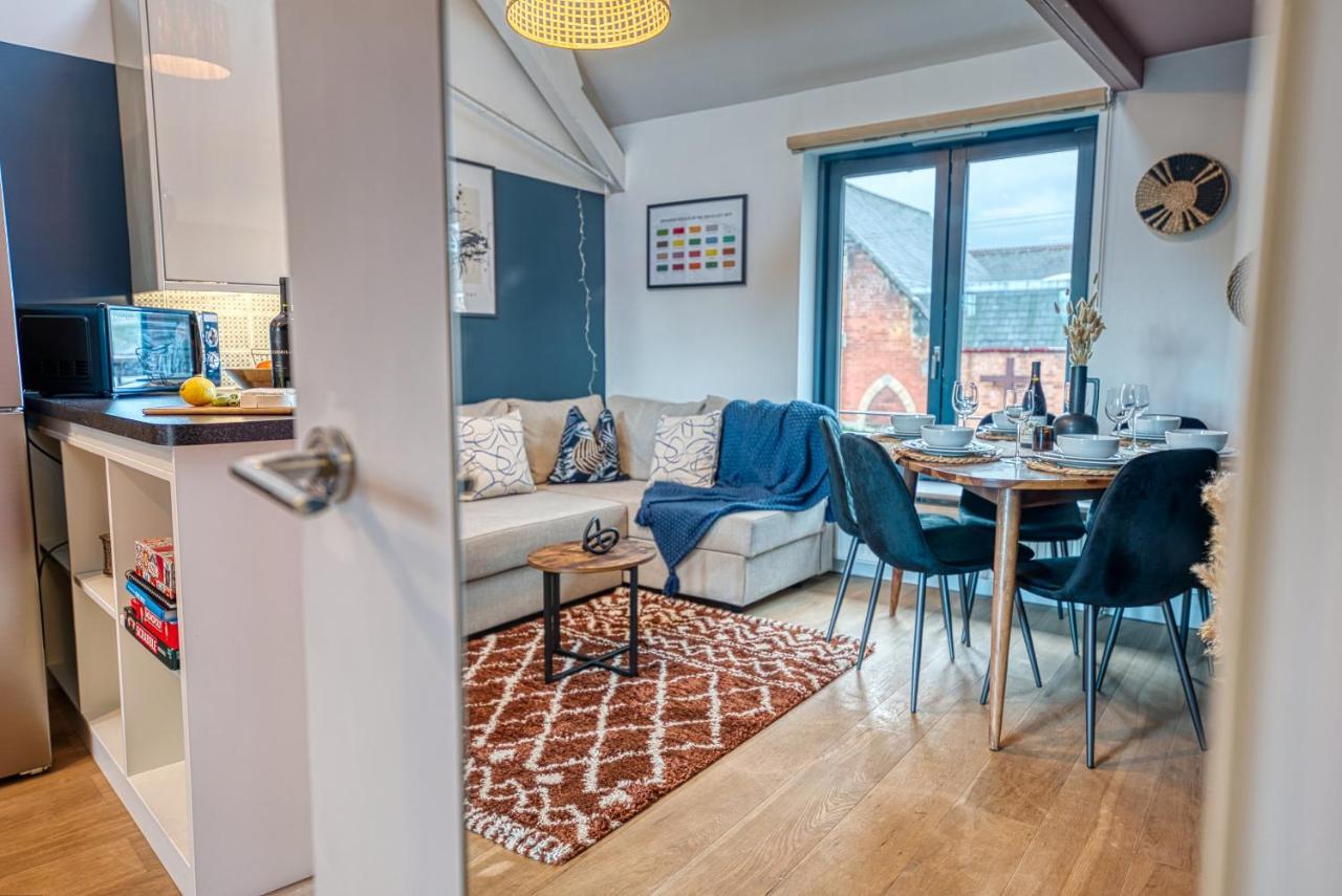 Ashcroft Loft: 3-bedroom With Balcony Apartment *