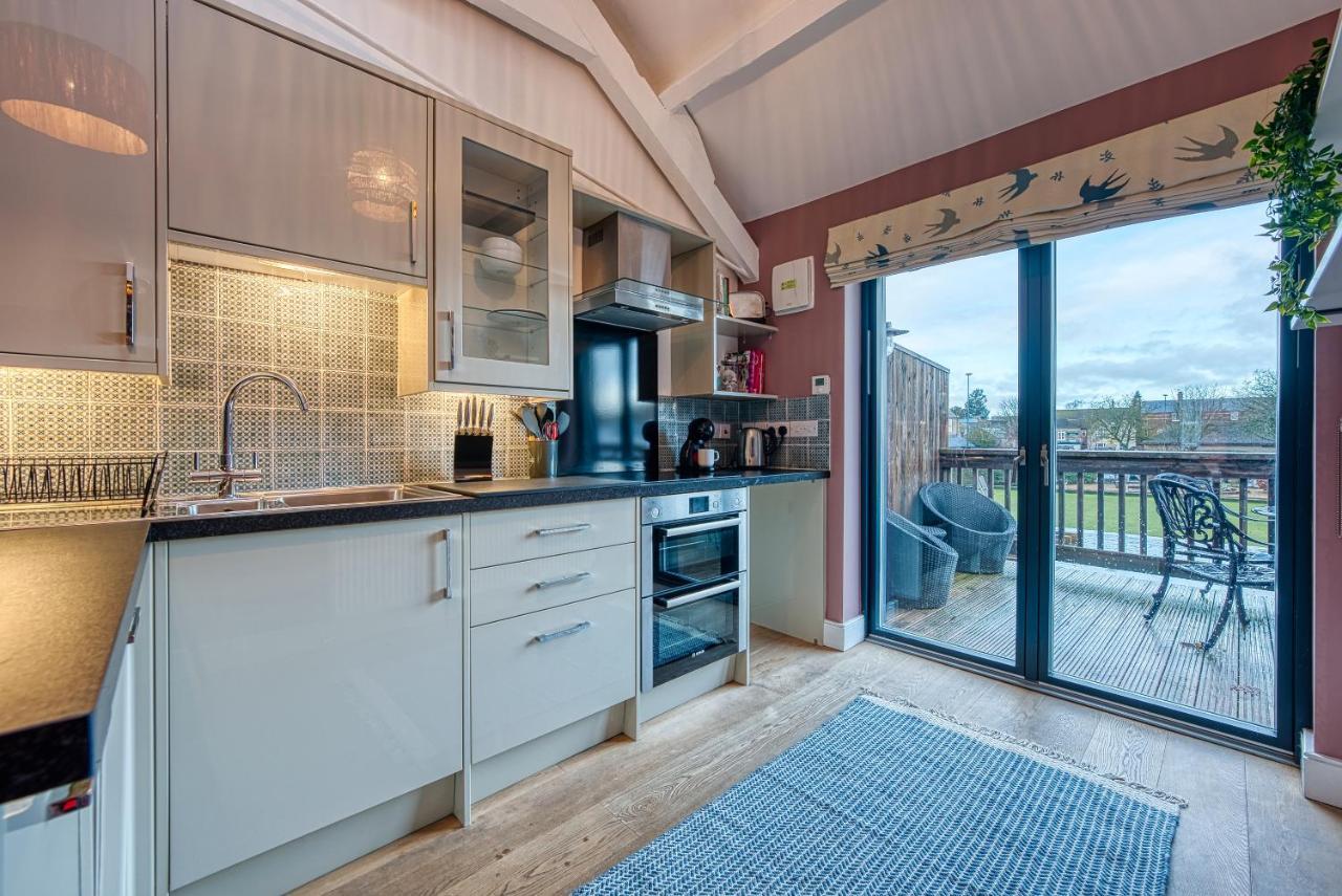 Ashcroft Loft: 3-bedroom With Balcony * Cirencester